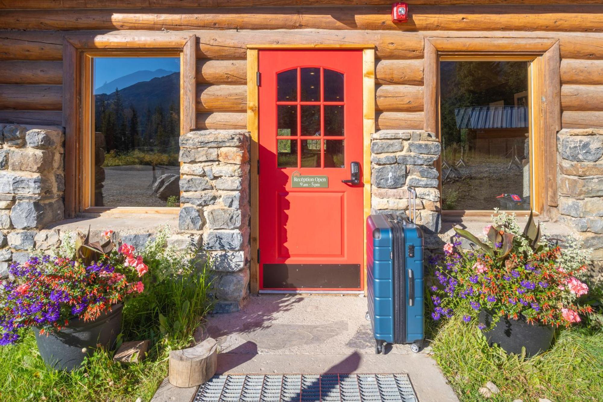The Lodge At Bow Lake Lake Louise Exteriör bild