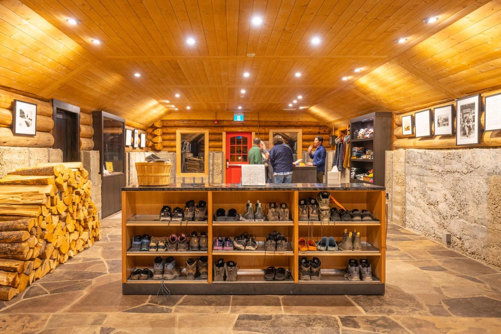The Lodge At Bow Lake Lake Louise Exteriör bild