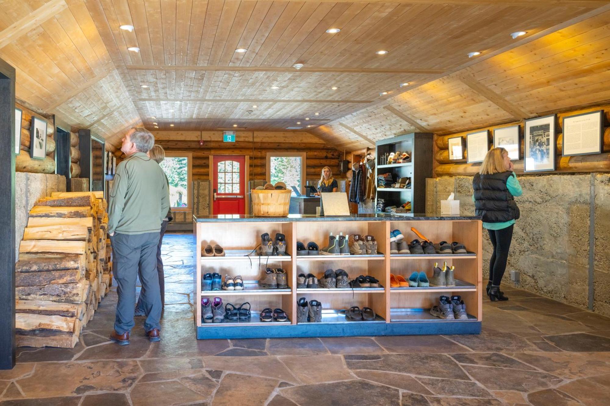 The Lodge At Bow Lake Lake Louise Exteriör bild