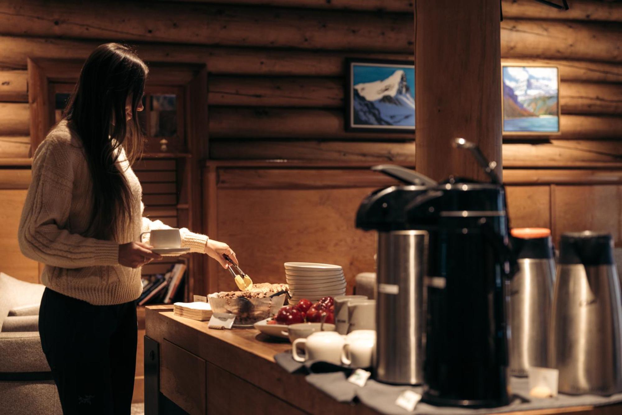 The Lodge At Bow Lake Lake Louise Exteriör bild